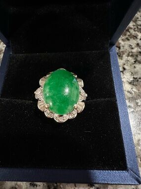 Untreated Green Jadeite Jade. Diamond 2.5ct VS2.FG. 18K Gold Estate Vintage Ring